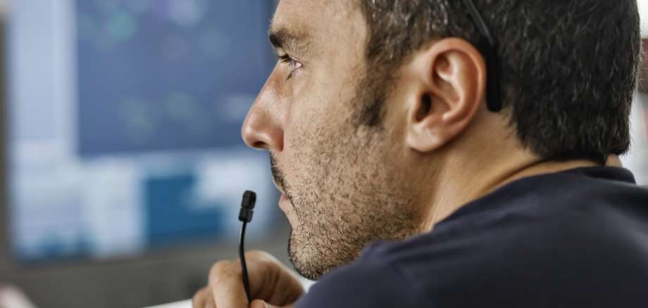 Konzentrierter Mitarbeiter