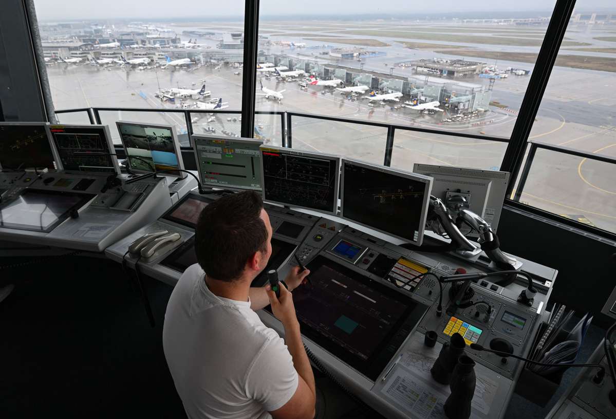 Air traffic controller tower frankfurt Air traffic controller tower frankfurt