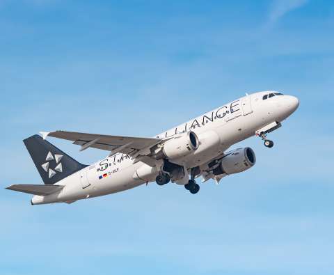 Flugzeug am Himmel Flugzeug am Himmel