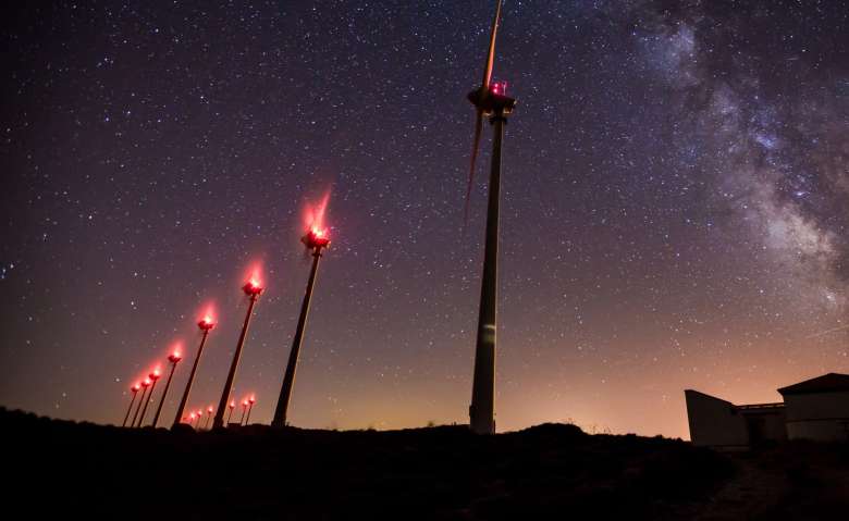 Nachtkennzeichnung von Windkraftanlagen Nachtkennzeichnung von Windkraftanlagen