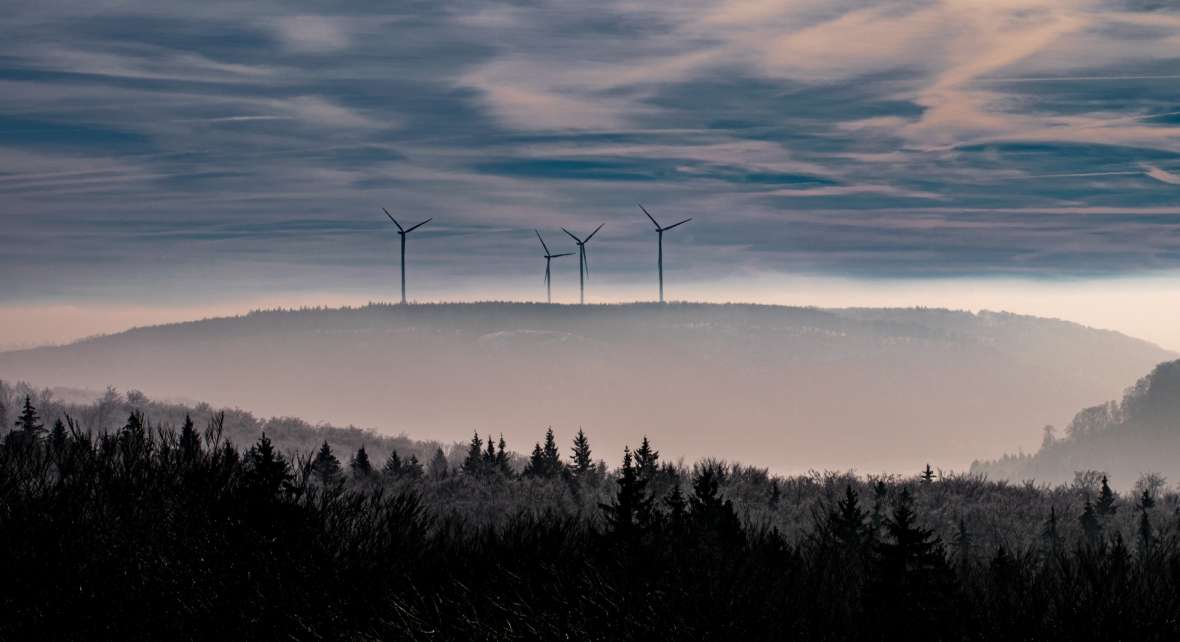 Windkraftanlagen in Landschaft Windkraftanlagen in Landschaft
