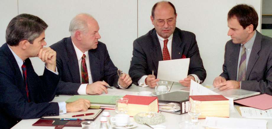 Besprechung an Konferenztisch