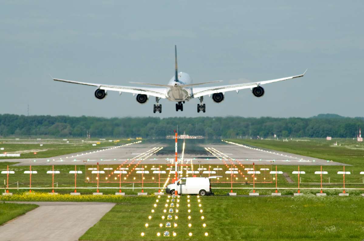 aircraft approaching Munich airport