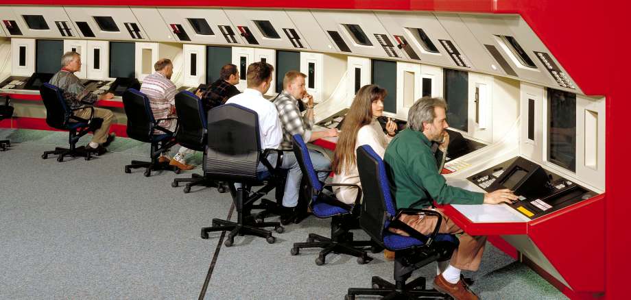 center air traffic controllers working