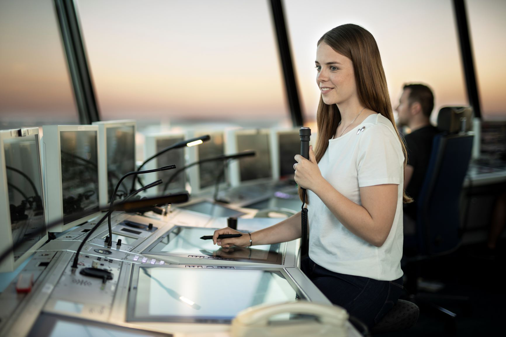 19.07.2021 DFS is looking for 150 air traffic controller trainees and  dual-study students to be ready for the recovery and beyond | DFS Deutsche  Flugsicherung GmbH